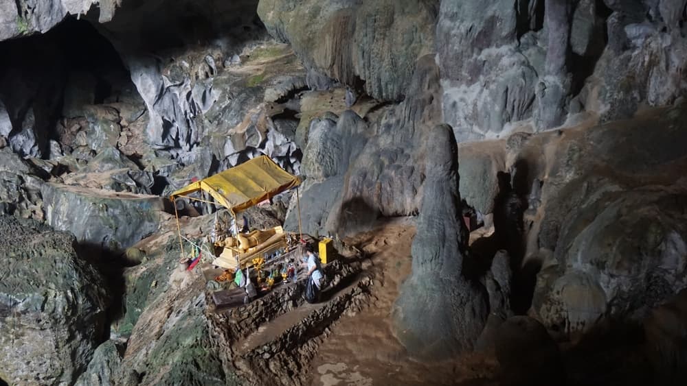 Cuevas de Tham Phu Kham