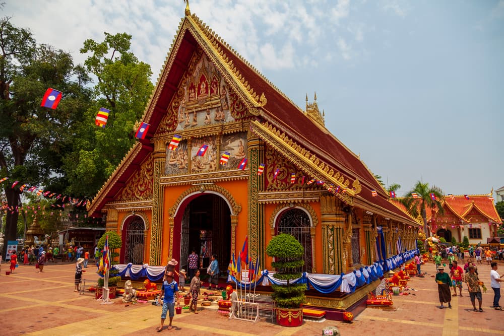 Vat Si Mueang (Wat Simuang)